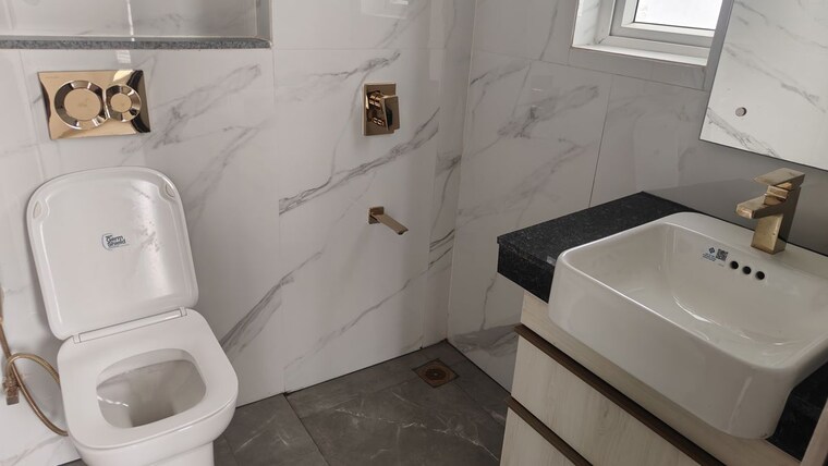 Bathroom, smart-world-orchard 3 Bedroom 1680 Sq.Ft. Apartment In Sector 61 Gurgaon 10649564