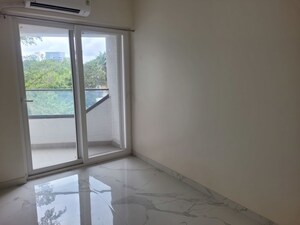 Room in 2.5 BHK Apartment at Model Colony – for Rent