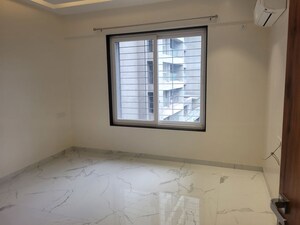 Room in 2.5 BHK Apartment at Model Colony – for Rent