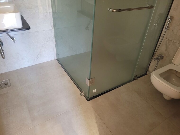 Washroom, model colony 2.5 Bedroom 1400 Sq.Ft. Apartment In Model Colony Pune 10649570
