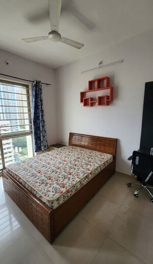3 BHK Apartment For Rent in Sheth Vasant Lawns, Laxmi Nagar