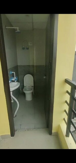 Bathroom in 1 BHK Builder Floor at Hindon Vihar, Sector 49 – for Rent