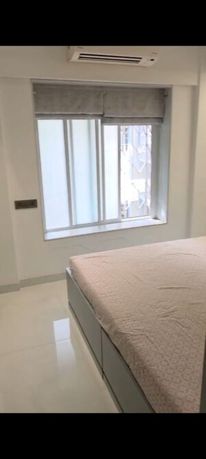 Room in 3 BHK Apartment at Heritage View Vile Parle, Vile Parle West – for Rent