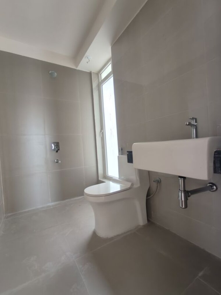 Bathroom, one-indiabulls-thane 3 Bedroom 1140 Sq.Ft. Apartment In Pokhran Road No Two Thane 10649654