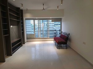 Room in 3 BHK Apartment at Prabhadevi – for Sale