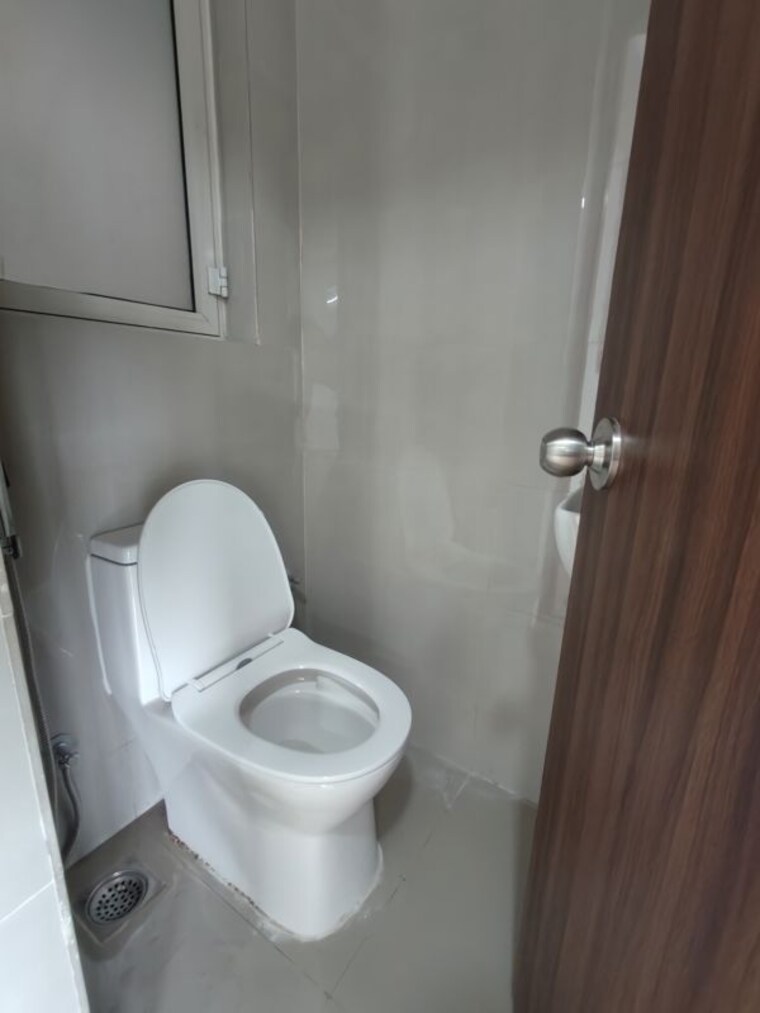 Bathroom, one-indiabulls-thane 3.5 Bedroom 1240 Sq.Ft. Apartment In Pokhran Road No Two Thane 10649674