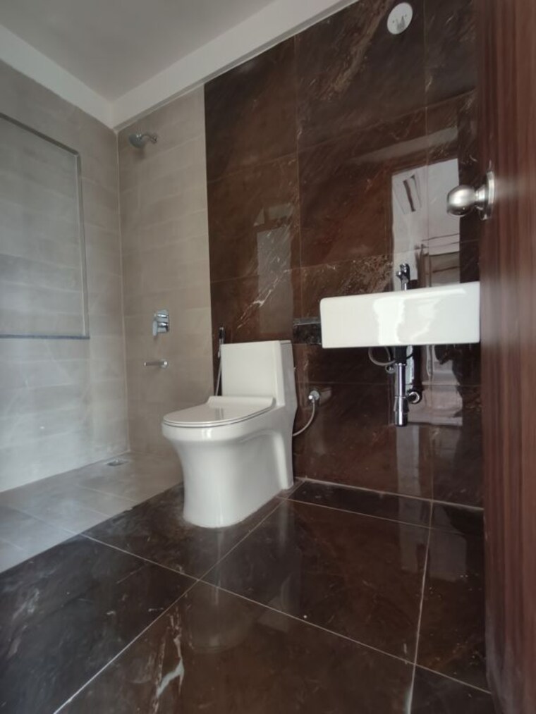 Bathroom, one-indiabulls-thane 3.5 Bedroom 1240 Sq.Ft. Apartment In Pokhran Road No Two Thane 10649674