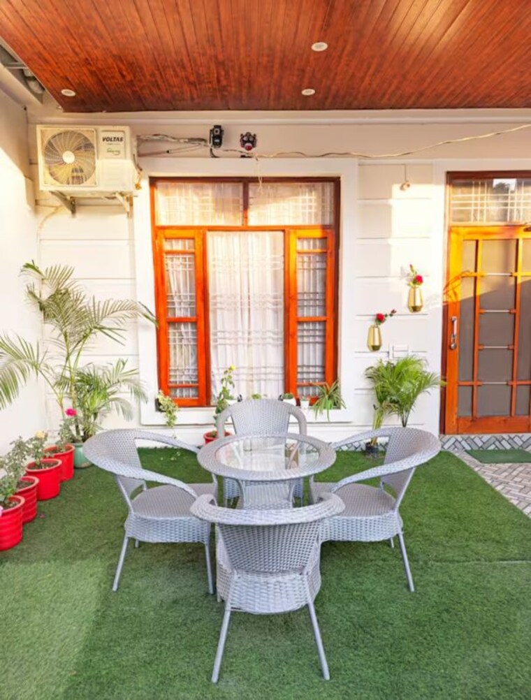 Balcony, sahastradhara 3 Bedroom 104 Sq.Yd. Independent House In Sahastradhara Dehradun 10649678
