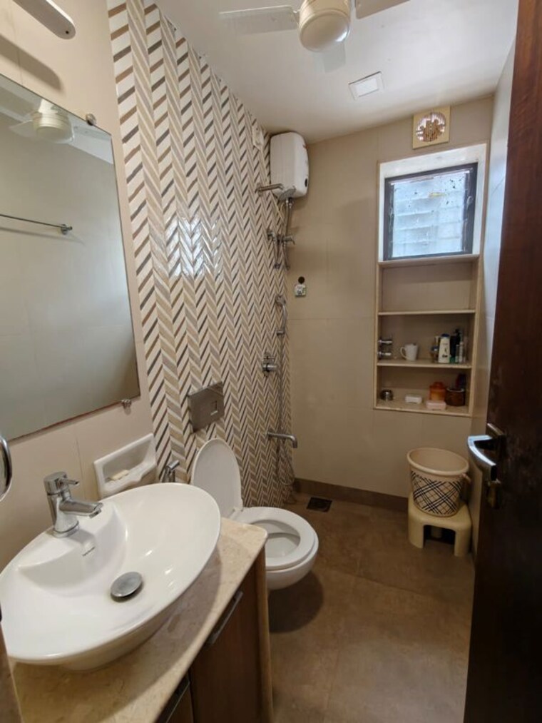 Bathroom, prabhadevi 2 Bedroom 800 Sq.Ft. Apartment In Prabhadevi Mumbai 10649697