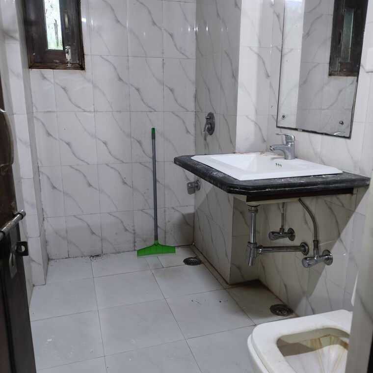 Bathroom, vasant kunj 2 Bedroom 1050 Sq.Ft. Apartment In Vasant Kunj Delhi 10649685