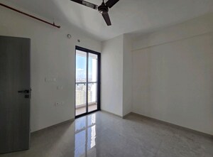 Room in 2 BHK Apartment at Dhamji Shamji Mahavir Spring Tulip Phase 1, Pokhran Road No Two – for Rent