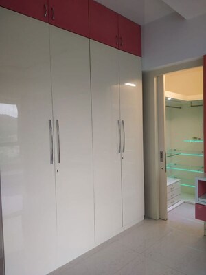 Room in 2.5 BHK Apartment at DB Woods, Goregaon East – for Rent