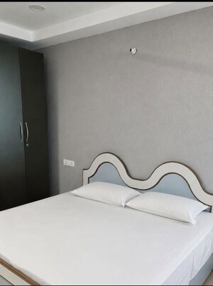 Room in 3 BHK Builder Floor at Sector 57 – for Rent