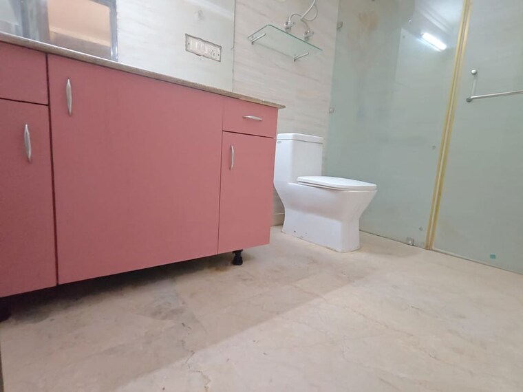 Bathroom, vasant kunj 3 Bedroom 1800 Sq.Ft. Apartment In Vasant Kunj Delhi 10649606