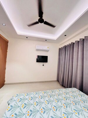 Bedroom in 2 BHK Builder Floor at Sector 57 – for Rent