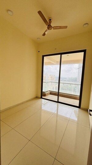 Room in 2.5 BHK Apartment at Prestige Siesta, Mulund West – for Rent