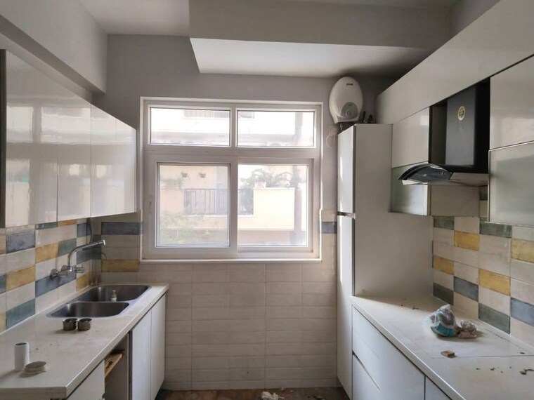 Kitchen, emaar-emerald-floors-premier 3.5 Bedroom 2380 Sq.Ft. Apartment In Sector 65 Gurgaon 10649687