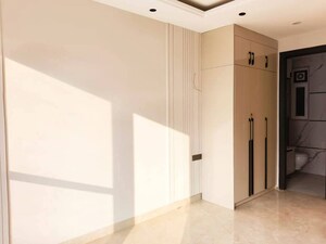 Room in 3.5 BHK Apartment at Emaar Emerald Floors Premier, Sector 65 – for Rent
