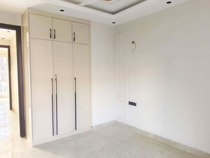 Room in 3.5 BHK Apartment at Emaar Emerald Floors Premier, Sector 65 – for Rent