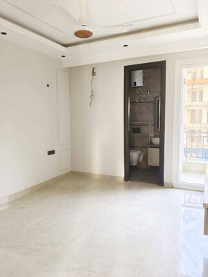 Room in 3.5 BHK Apartment at Emaar Emerald Floors Premier, Sector 65 – for Rent