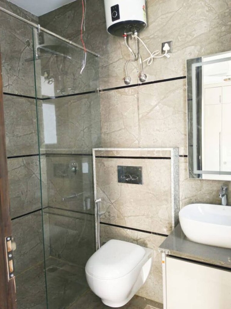 Bathroom, emaar-emerald-floors-premier 3.5 Bedroom 2380 Sq.Ft. Apartment In Sector 65 Gurgaon 10649687