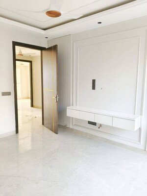 Room in 3.5 BHK Apartment at Emaar Emerald Floors Premier, Sector 65 – for Rent