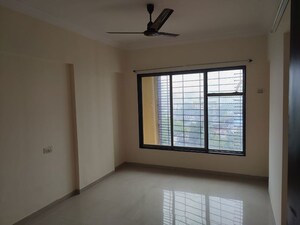 Room in 3 BHK Apartment at Neha Heena Gaurav Jewels, Goregaon East – for Rent