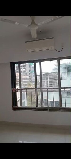 Room in 3 BHK Apartment at Aarya Apartment, Khar West – for Rent