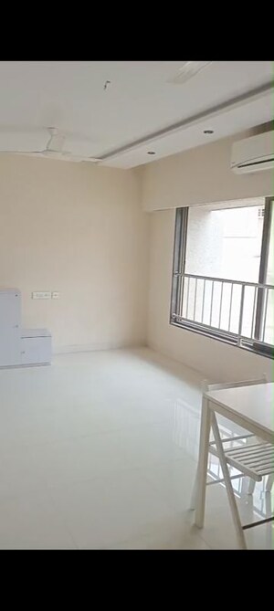 Room in 3 BHK Apartment at Aarya Apartment, Khar West – for Rent