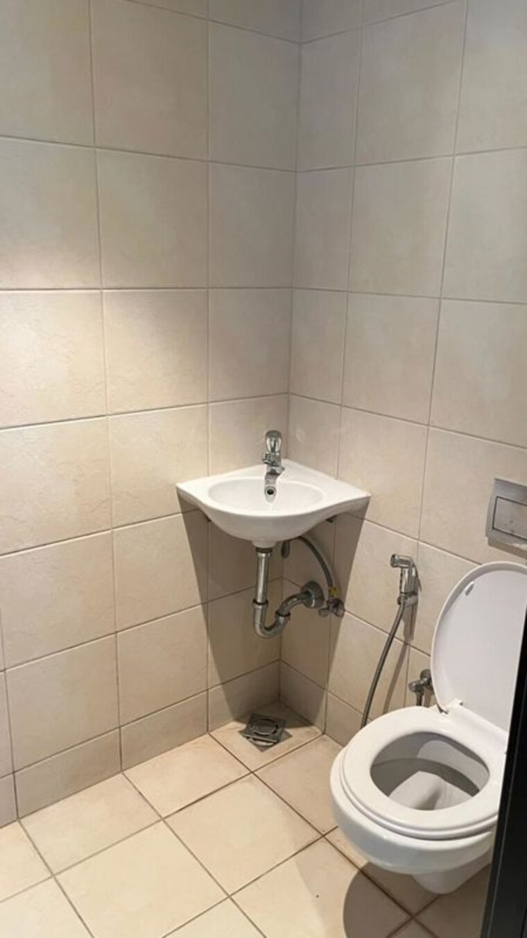 Bathroom, panchshil-towers 4 Bedroom 3400 Sq.Ft. Apartment In Kharadi Pune 10649760