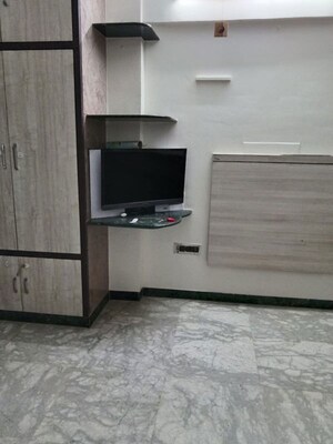 Room in 1.5 BHK Apartment at Dudhsagar Apartment, Goregaon East – for Rent