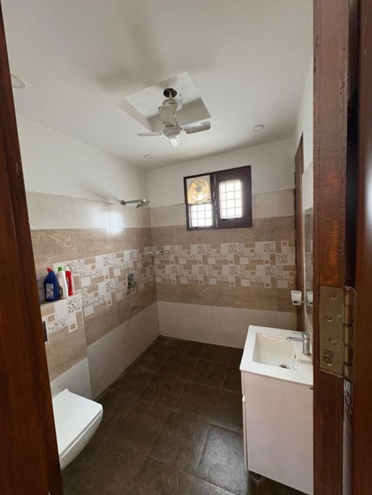 Washroom, ameya-sapphire-57 3 Bedroom 1652 Sq.Ft. Apartment In Sector 57 Gurgaon 10649752