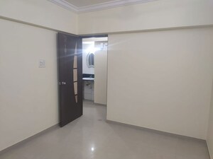 Room in 3 BHK Apartment at Neha Heena Gaurav Jewels, Goregaon East – for Rent
