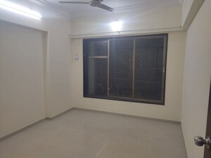 Room in 3 BHK Apartment at Neha Heena Gaurav Jewels, Goregaon East – for Rent