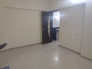 Room in 3 BHK Apartment at Neha Heena Gaurav Jewels, Goregaon East – for Rent