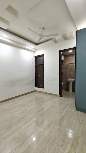 Room in 2 BHK Apartment at Nirala Greenshire, Sector 2 Greater Noida – for Sale