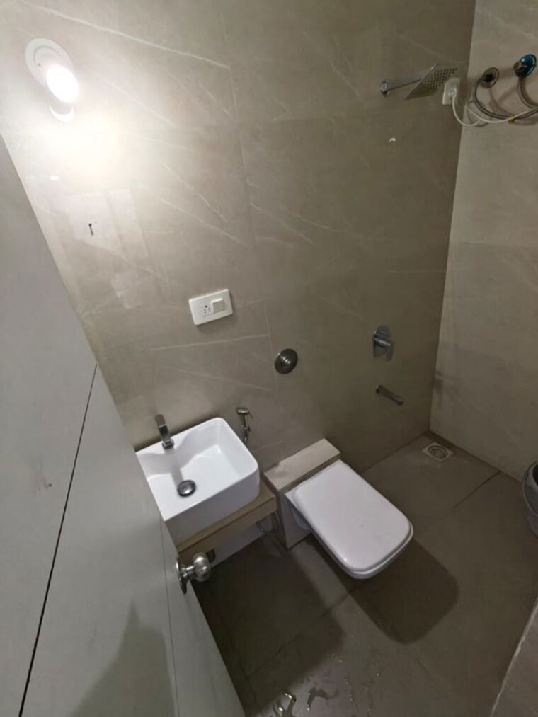 Bathroom, mk-gabino 1 Bedroom 324 Sq.Ft. Apartment In Andheri West Mumbai 10649794