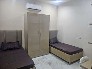  Pg For Rent in M I Road