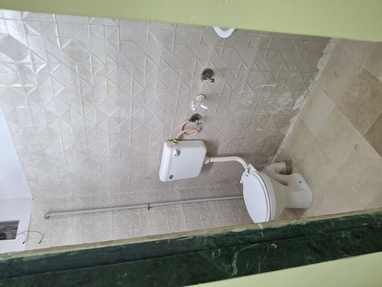 Bathroom, raunak-charnamrut-chs Commercial Shop 600 Sq.Ft. In Ghodbunder Road Thane 10643654