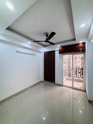 Room in 3 BHK Apartment at Omkar Royal Nest, Tech Zone 4 Greater Noida – for Rent