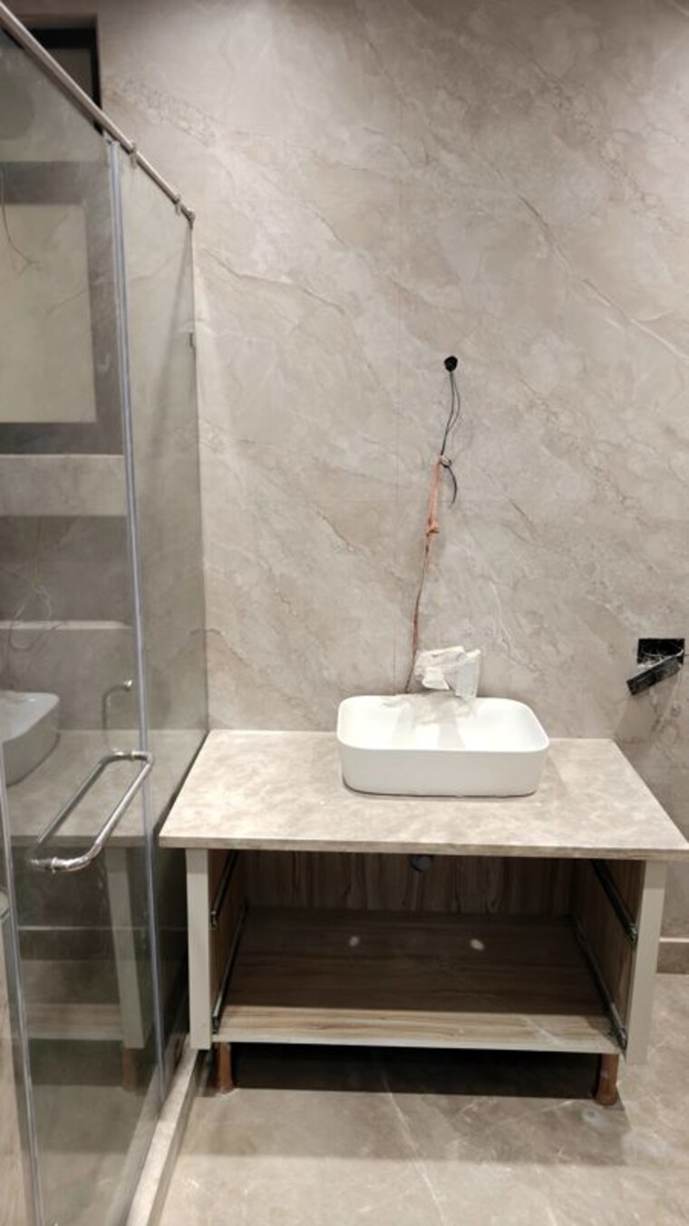 Bathroom, model town 3 Bedroom 1940 Sq.Ft. Builder Floor In Model Town Delhi 10649840