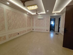 Room in 3 BHK Apartment at Raj One Good Earth, Sector 71 – for Rent