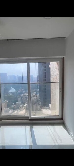 Room in 2 BHK Apartment at RNA NG Eclat, Andheri West – for Rent