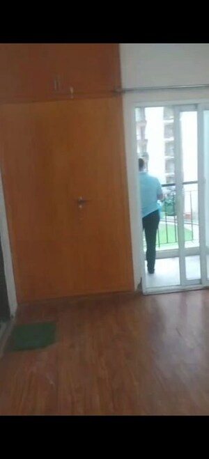 Room in 2 BHK Apartment at Amrapali Ivory Heights, Amrapali Dream Valley – for Rent
