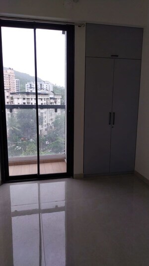 Room in 3 BHK Apartment at One Indiabulls Thane 1, Pokhran Road No One – for Rent