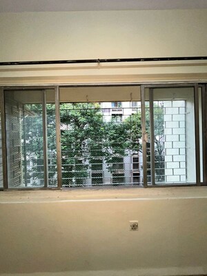 Room in 1 BHK Apartment at Alica Nagar CHS, Kandivali East – for Sale