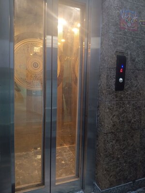 Lift in 3 BHK Builder Floor at Shastri Nagar – for Sale