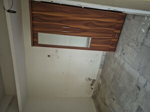 Furnished Amenities in 2.5 BHK Builder Floor at Mayur Vihar – for Rent