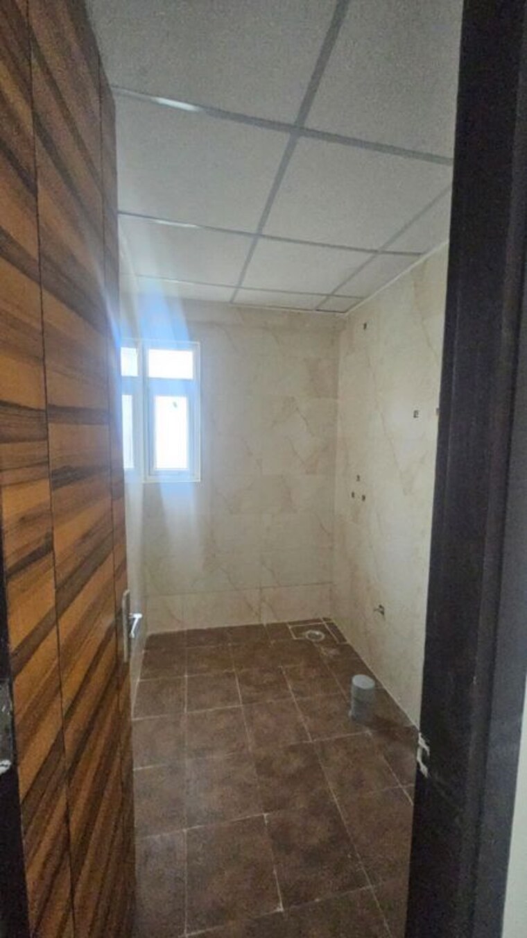 Bathroom, samridhi-luxuriya-avenue 2.5 Bedroom 1245 Sq.Ft. Apartment In Sector 150 Noida 10649894