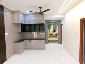 Room in 3 BHK Builder Floor at Kondapur – for Rent